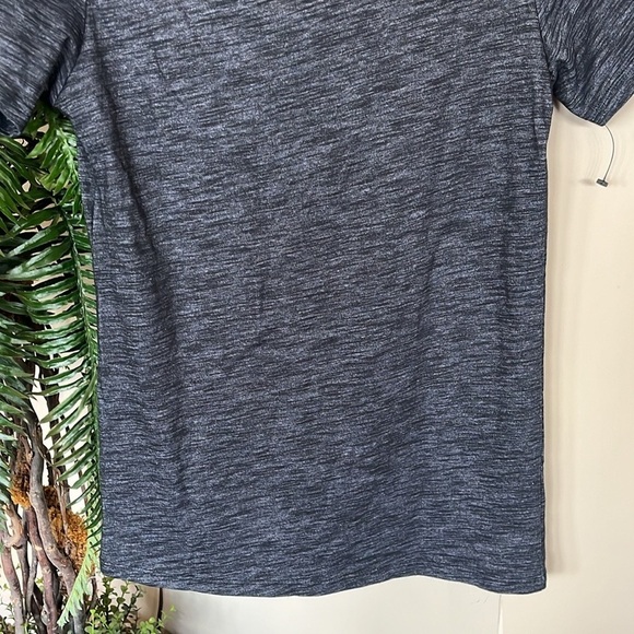 NWOT Nike Dri-Fit V-Neck Gray Athletic Cut NBA Brooklyn Nets Short Sleeve Shirt - Picture 12 of 13